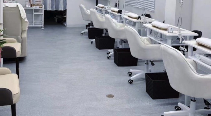 MiuMiuネイルサロン